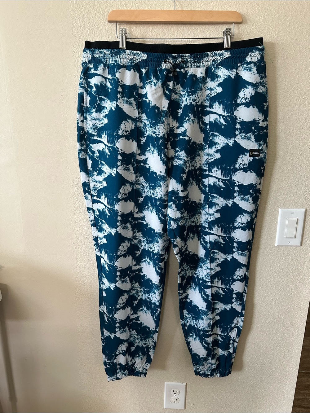 National Geographic women's Blue & White Jogger Pants size Xl/ NWOT 1338